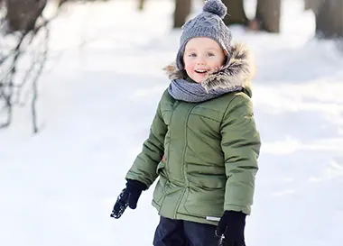 Un manteau et des gants fourres